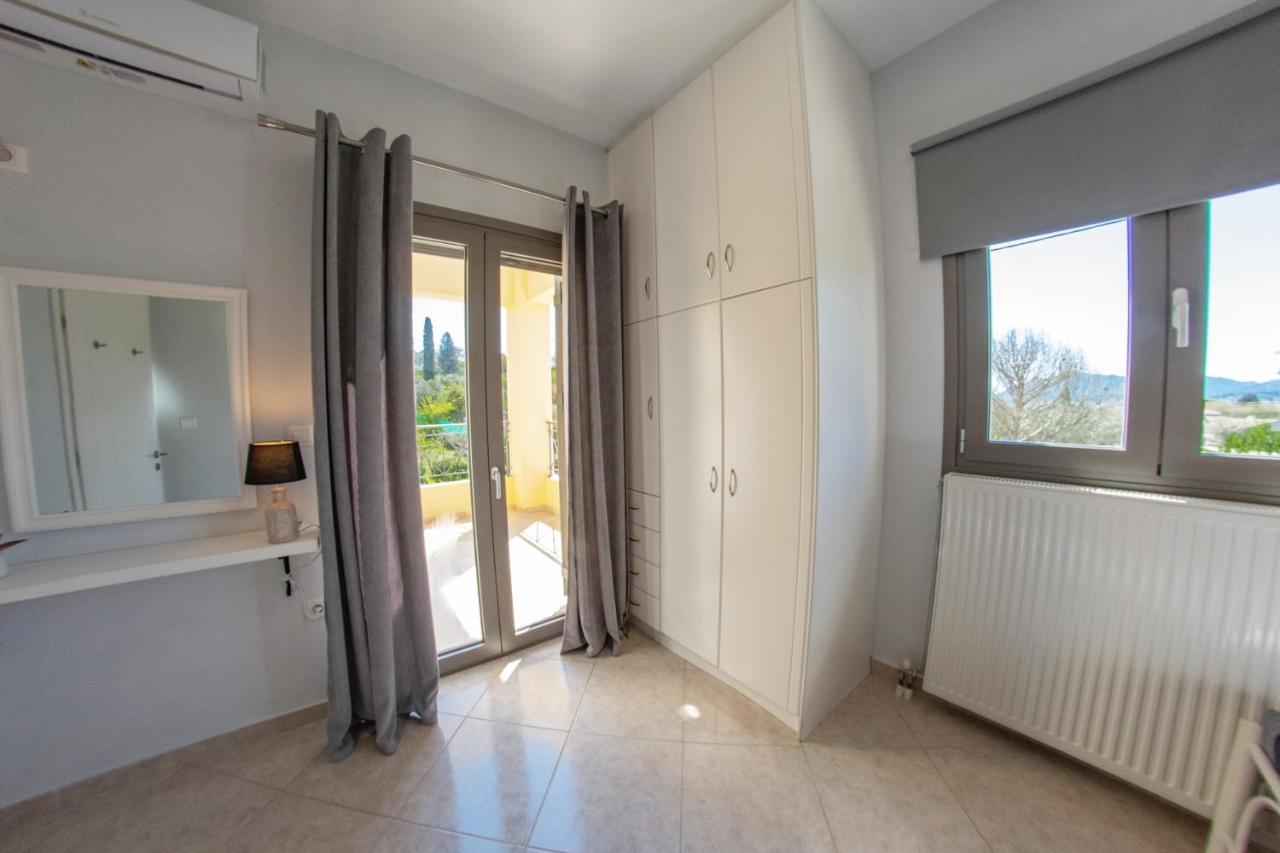 Giannakis Vila *